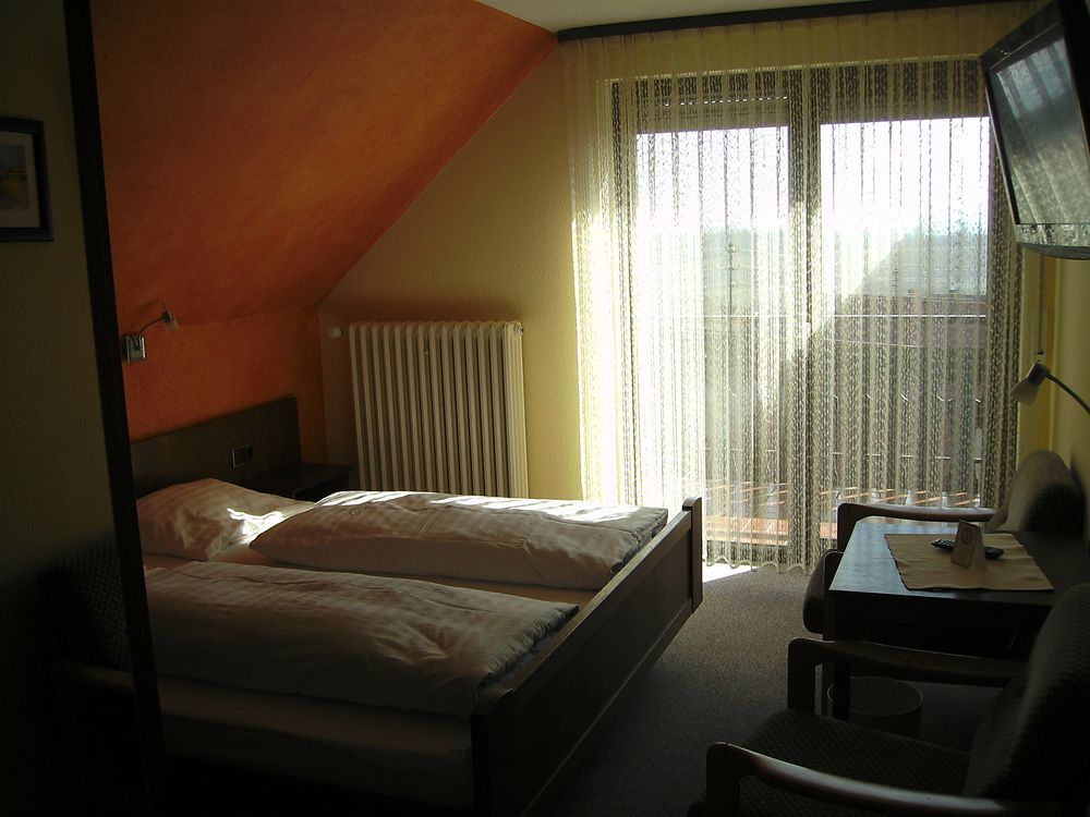 Gasthof Hotel Zum Ross Вертхайм Екстериор снимка