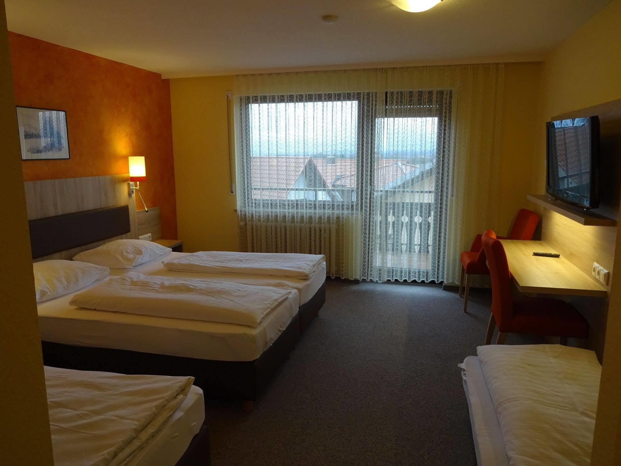 Gasthof Hotel Zum Ross Вертхайм Екстериор снимка