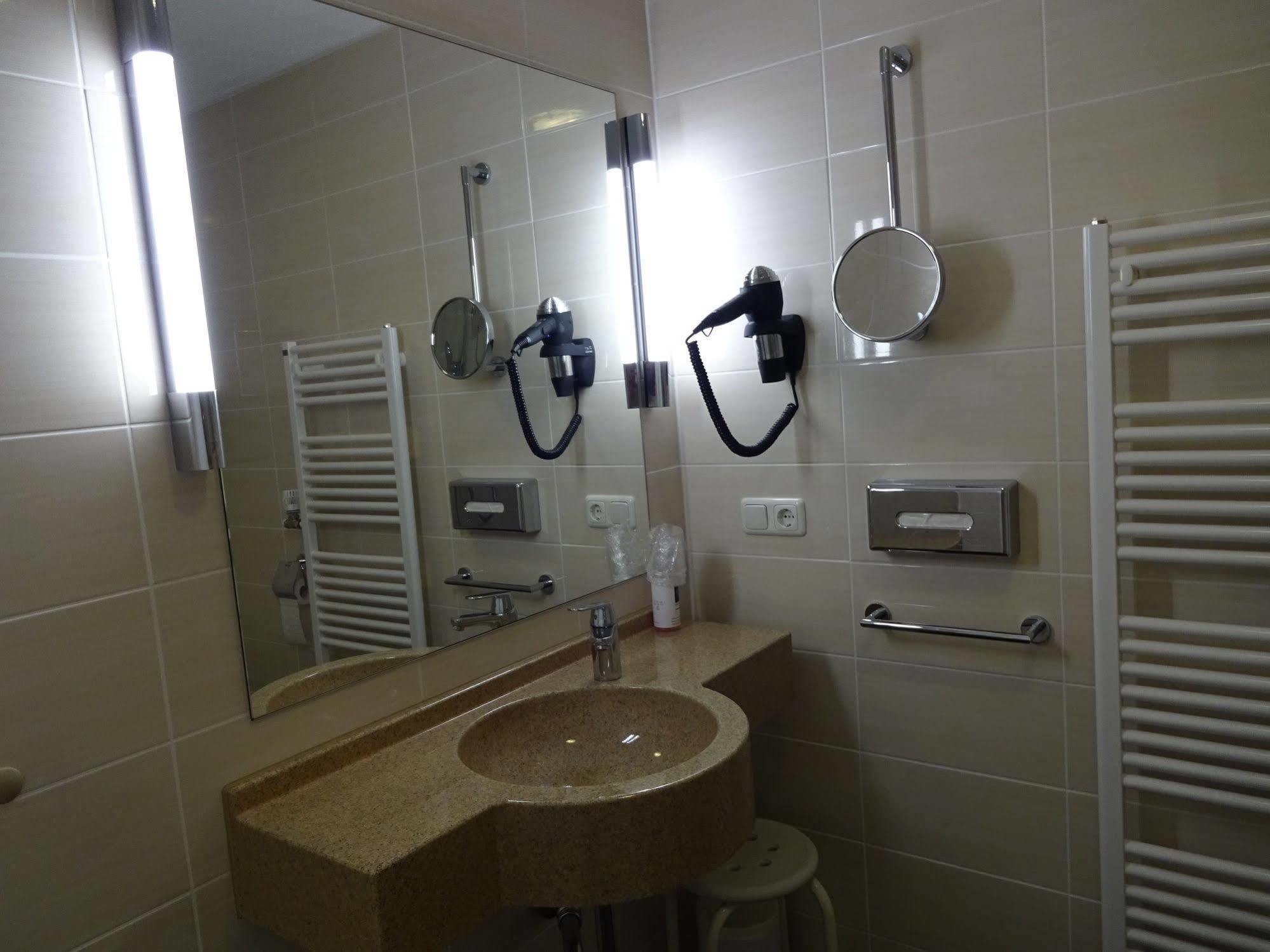 Gasthof Hotel Zum Ross Вертхайм Екстериор снимка