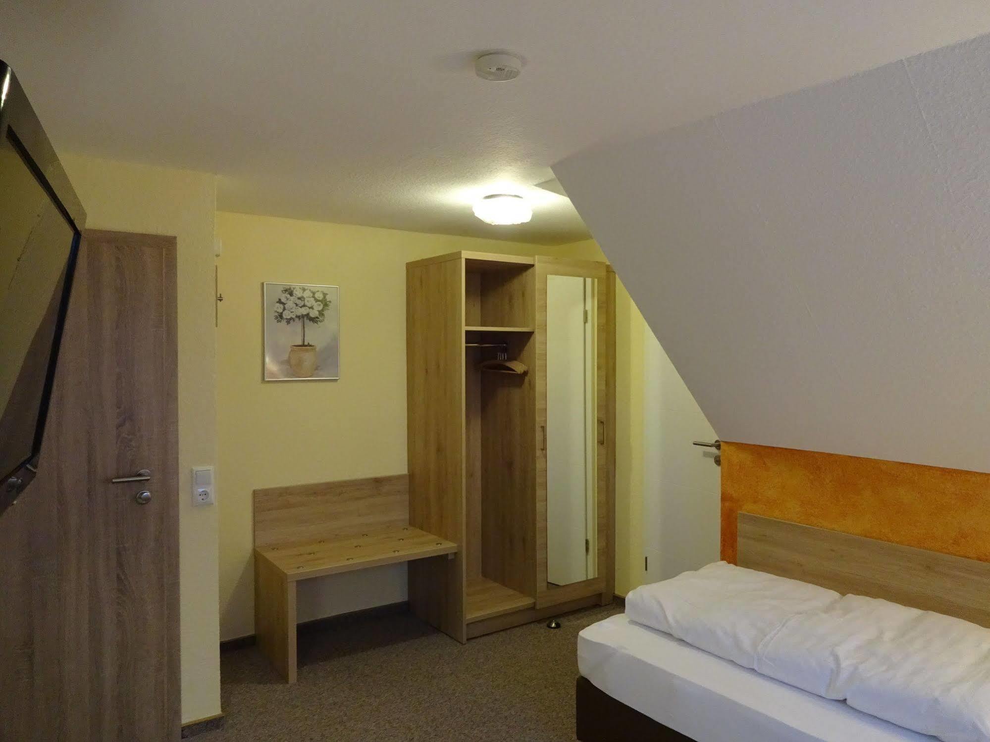 Gasthof Hotel Zum Ross Вертхайм Екстериор снимка