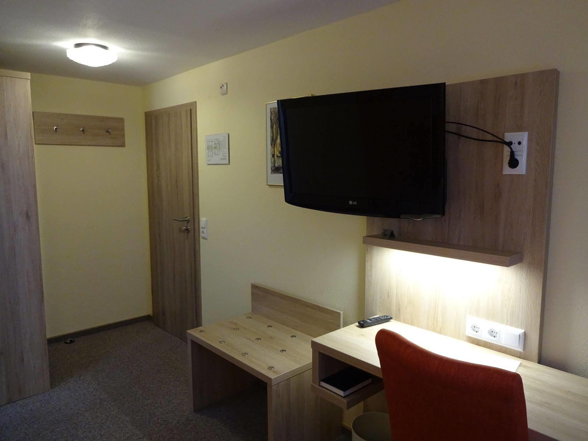 Gasthof Hotel Zum Ross Вертхайм Екстериор снимка