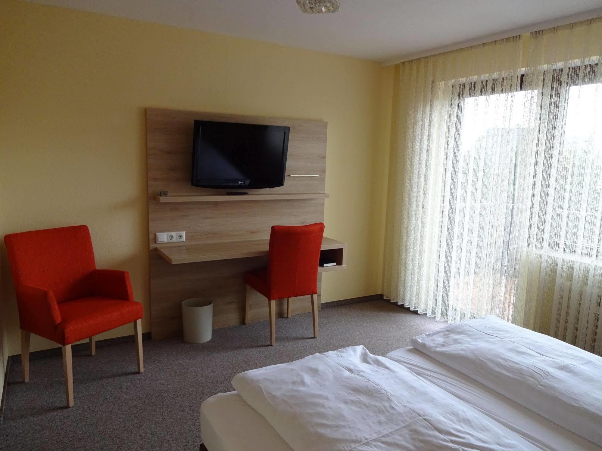Gasthof Hotel Zum Ross Вертхайм Екстериор снимка