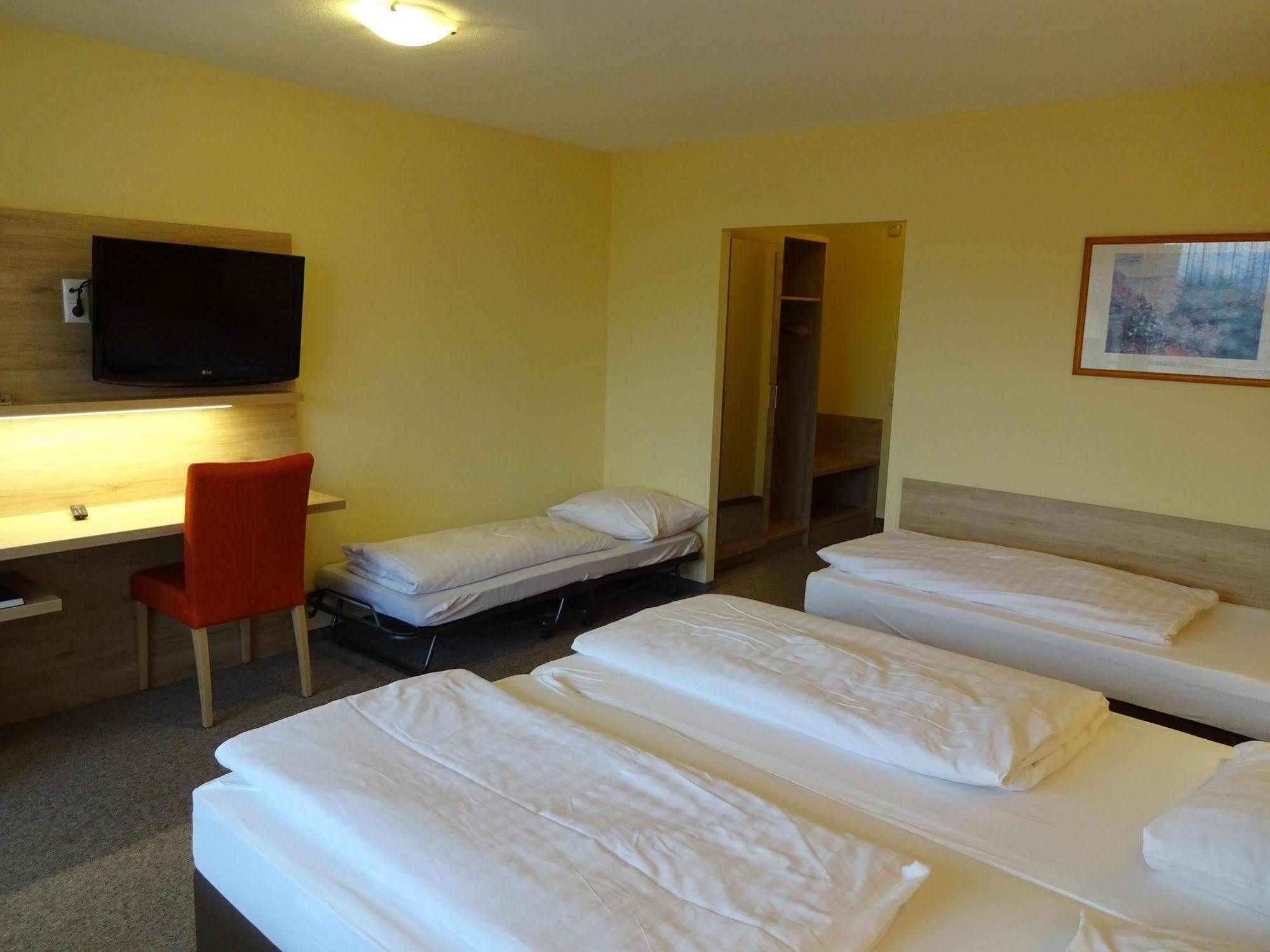 Gasthof Hotel Zum Ross Вертхайм Екстериор снимка