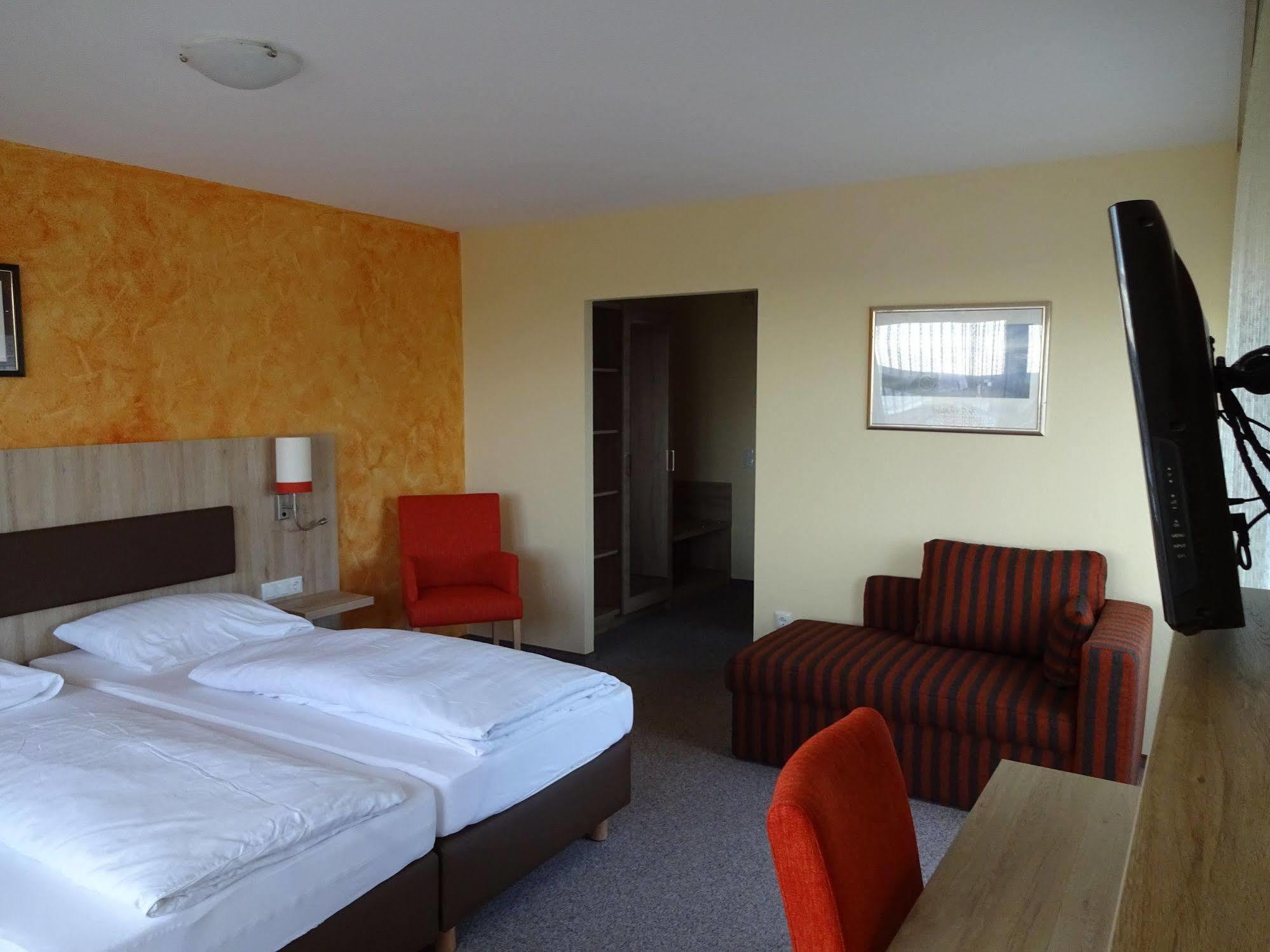 Gasthof Hotel Zum Ross Вертхайм Екстериор снимка
