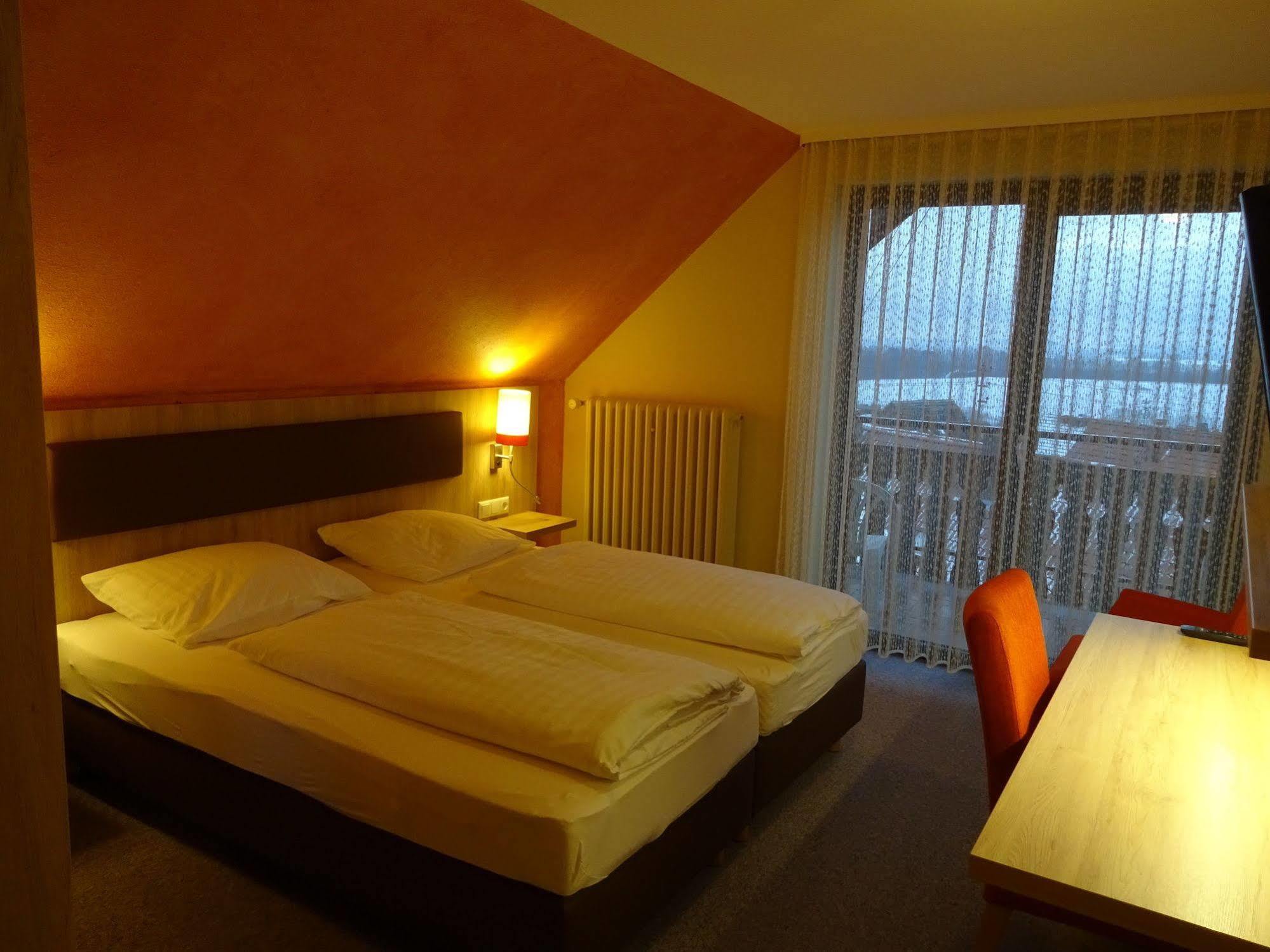 Gasthof Hotel Zum Ross Вертхайм Екстериор снимка