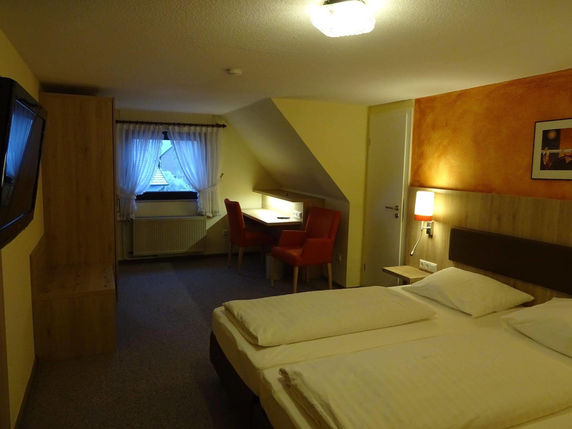 Gasthof Hotel Zum Ross Вертхайм Екстериор снимка