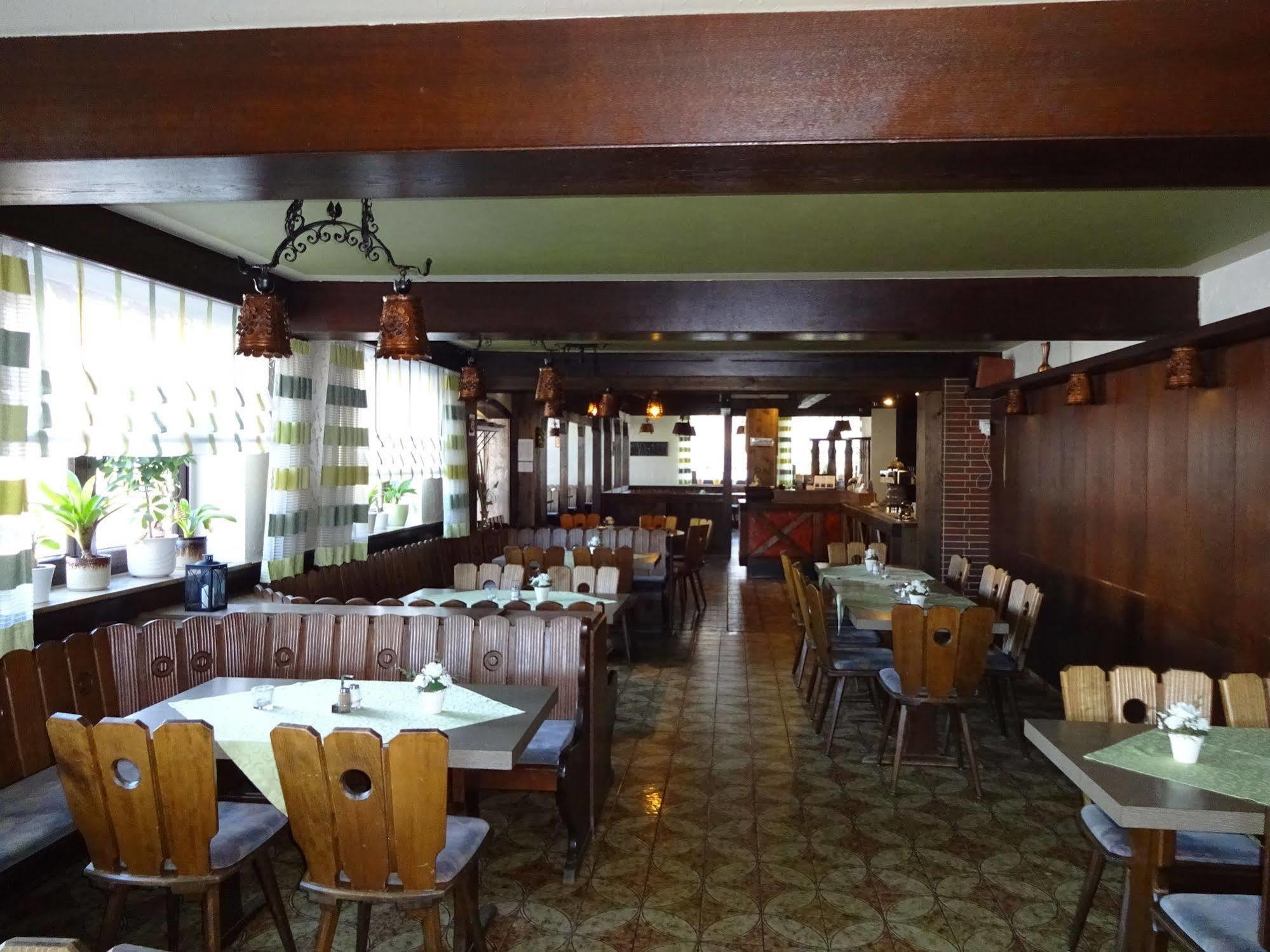 Gasthof Hotel Zum Ross Вертхайм Екстериор снимка