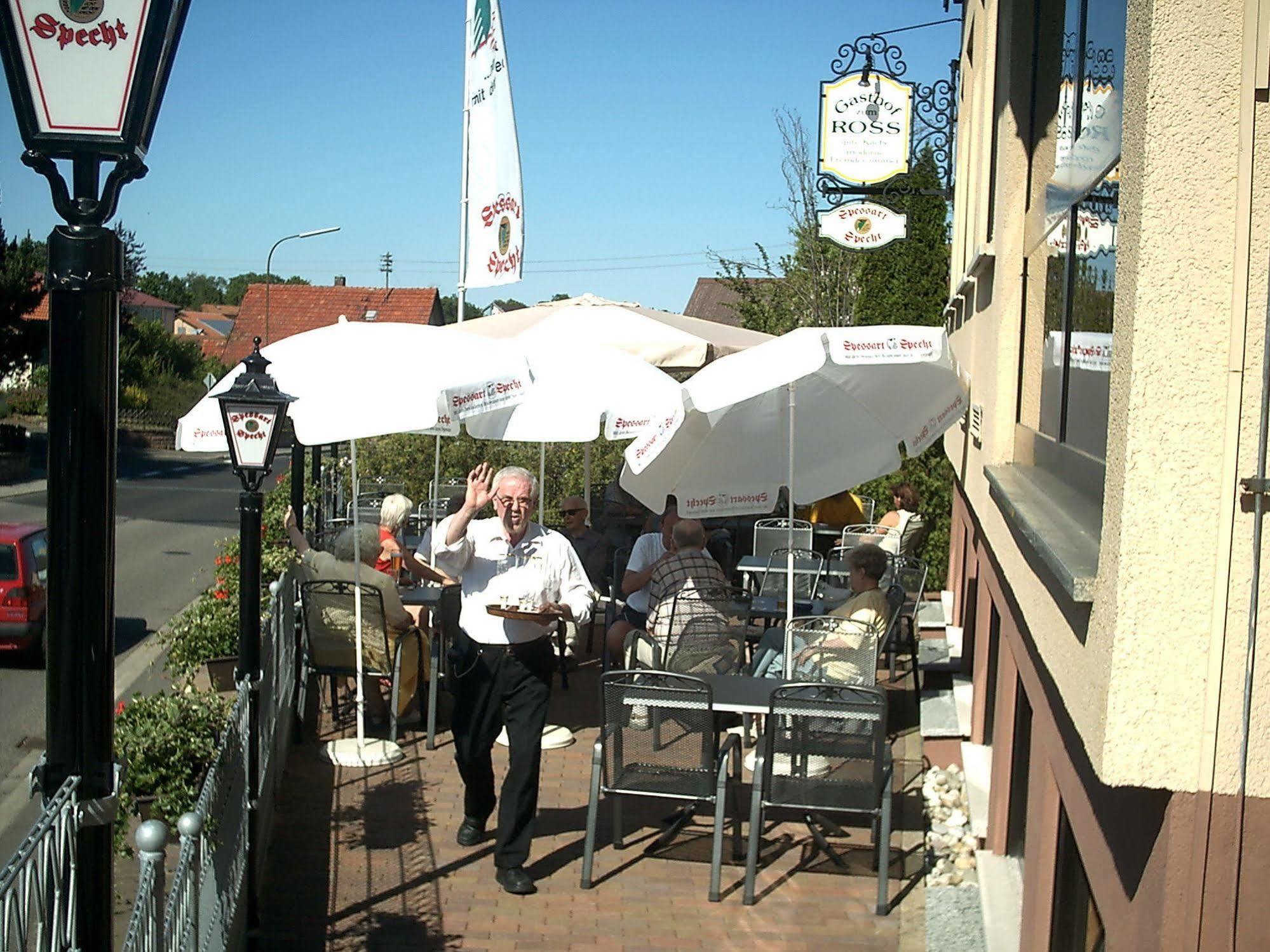 Gasthof Hotel Zum Ross Вертхайм Ресторант снимка